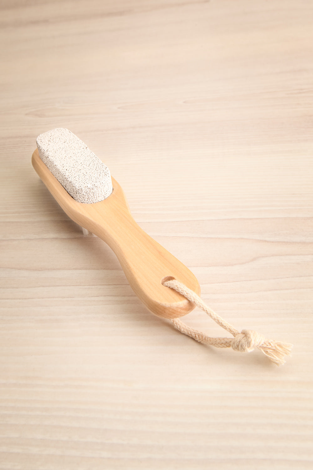 Brosse Pierre Ponce Bambou Pumice Stone | La Petite Garçonne Chpt. 2 3