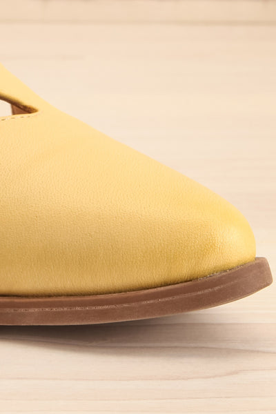 Bruca Yellow Pointed Toe Asymmetrical Flats | La petite garçonne front close-up