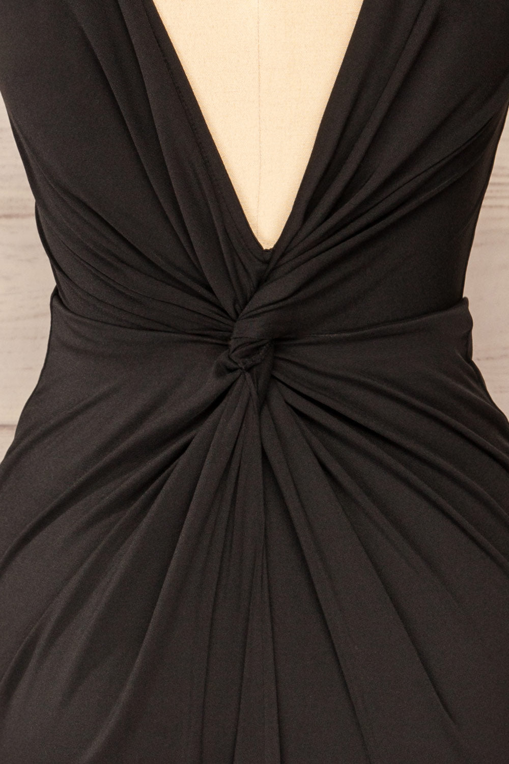 Cachio Black Open Back Fitted Short Dress | La petite garçonne knot close-up