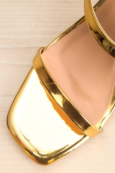 Caeruleum Gold Metallic Heeled Sandals | La petite garçonne flat close-up