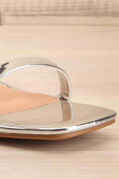 Caeruleum Silver Metallic Heeled Sandals | La petite garçonne front close-up