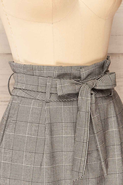 Cantagallo Grey Belted High-Waisted Plaid Skirt | La petite garçonne   side close-up