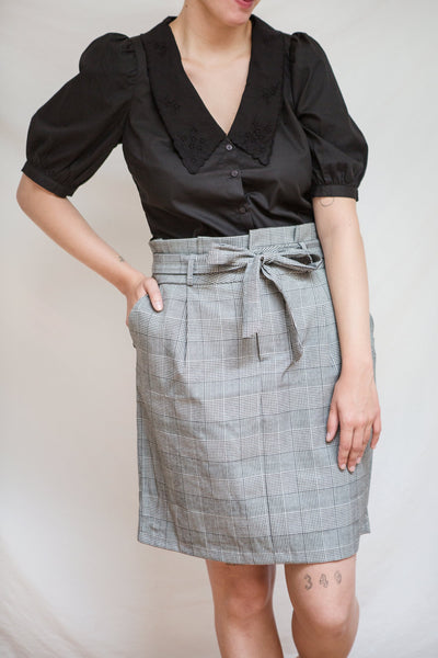 Cantagallo Grey Belted High-Waisted Plaid Skirt | La petite garçonne  model