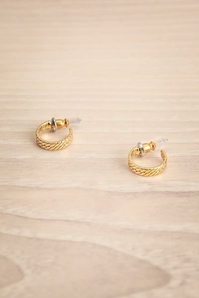 Cavalier Gold Hoop Earrings w/ Herringbone Pattern