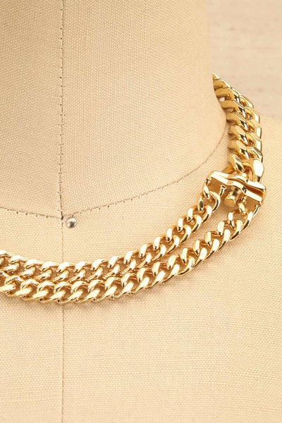 Cendres Gold Chunky Curb Chain Necklace | La petite garçonne close-up