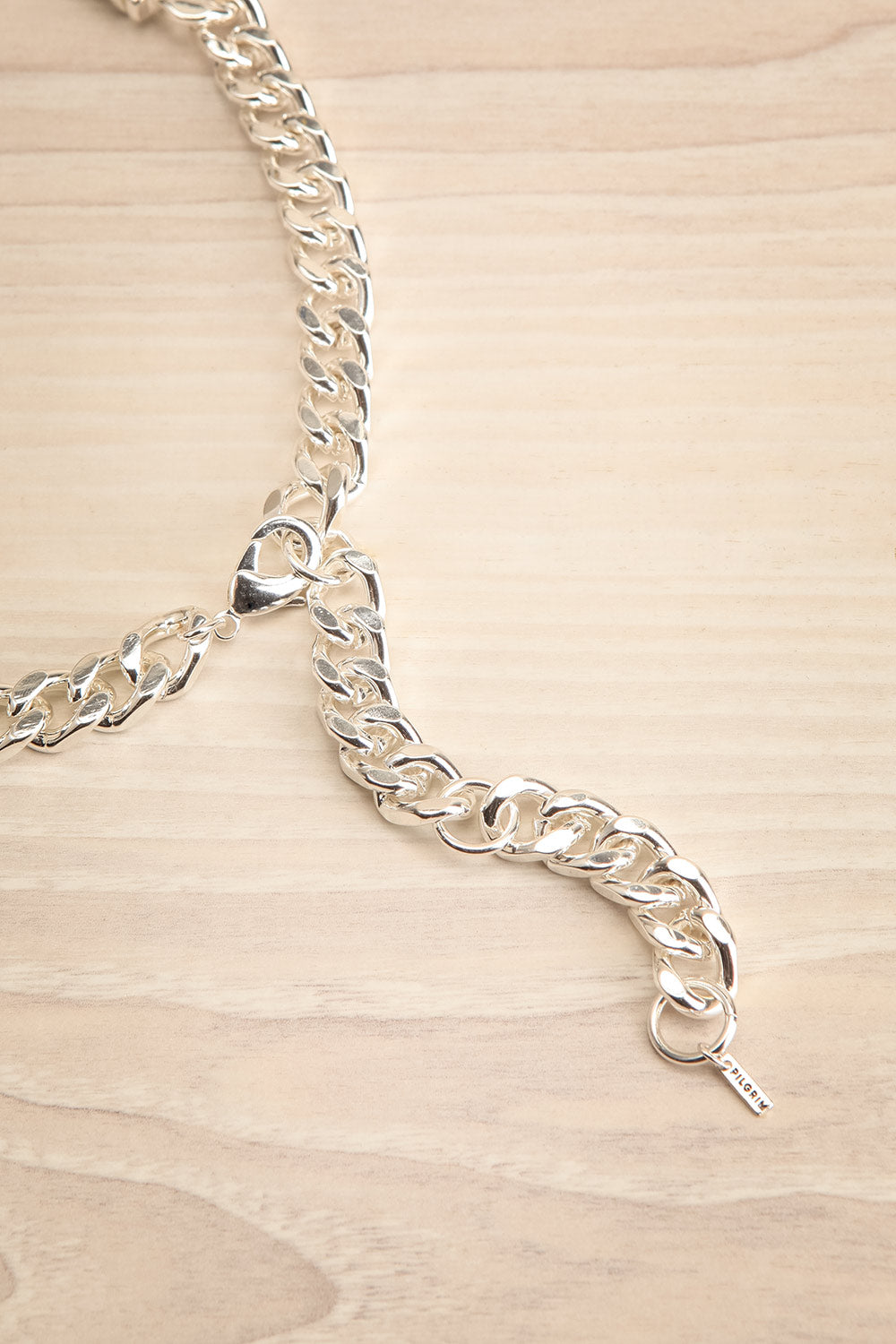 Cendres Silver Chunky Curb Chain Necklace | La petite garçonne closure