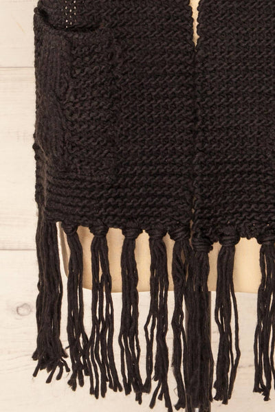 Chunkyss Black Thick Knit Scarf w/ Pockets | La petite garçonne bottom