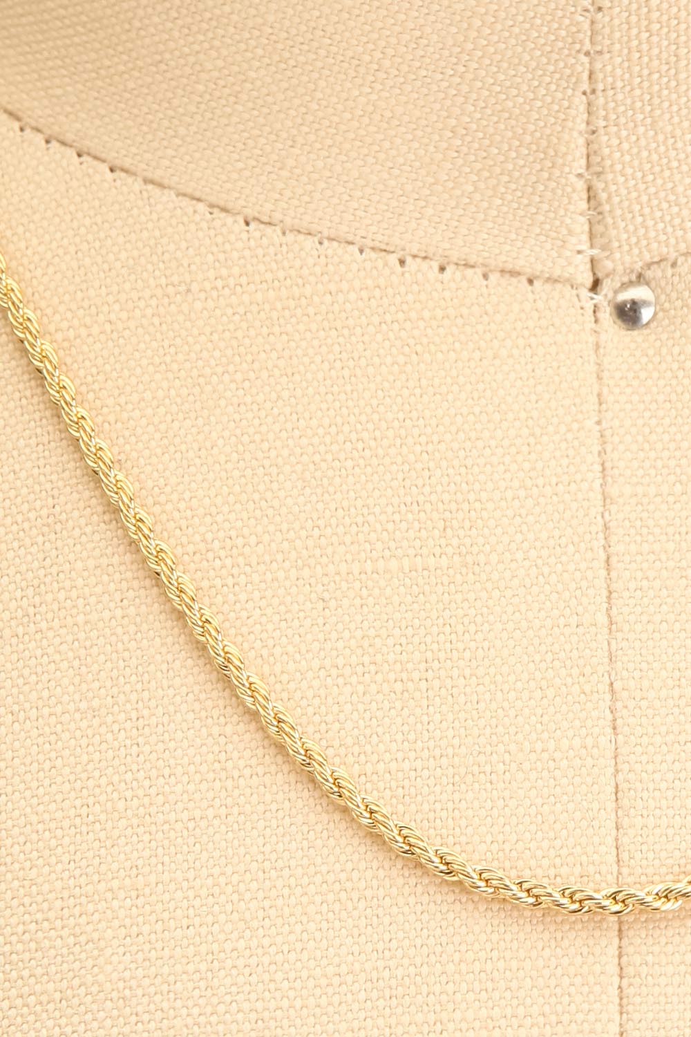 Cognassier Gold Chain Necklace | La petite garçonne close-up