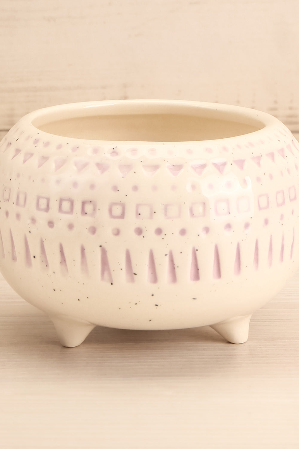 Conculium Primitive Engraved Legged Bowl | La petite garçonne close-up