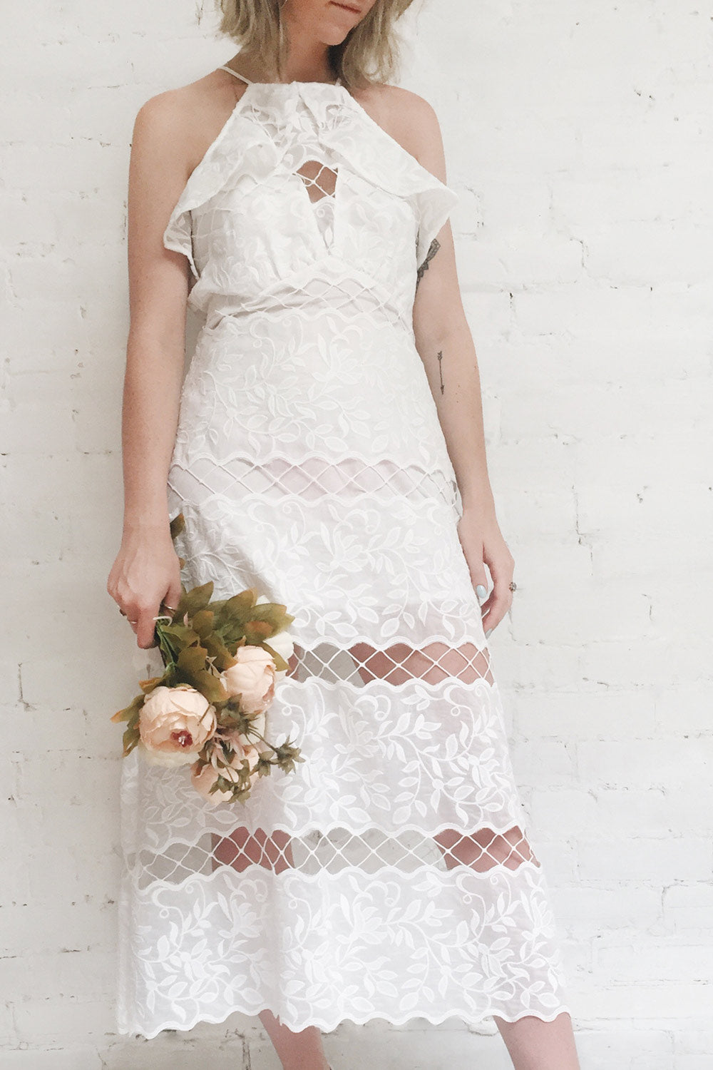 Concri | White Embroidered Ruffled Neckline Bridal Dress