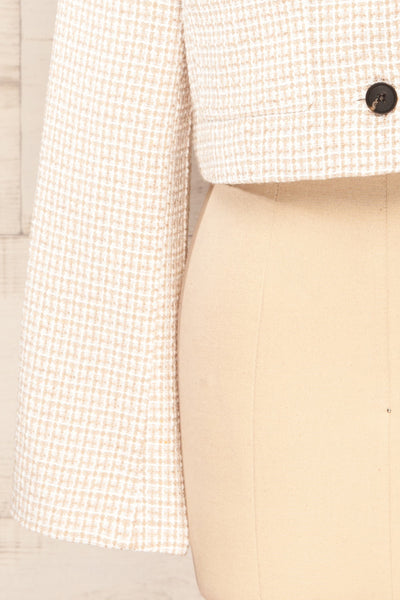 Cornino Cropped Tweed Blazer | La petite garçonne sleeve
