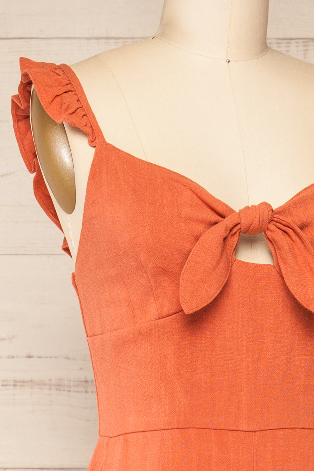 Crocevie Orange Jumpsuit with V-neckline | La petite garçonne side close-up