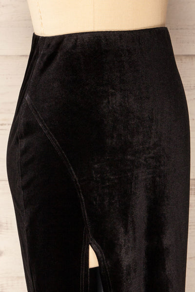 Custha Velours Midi Skirt w/ Slit | La petite garçonne side close up