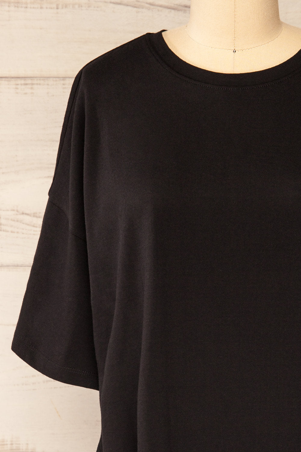 Cyli Black Crew Neck Oversized T-Shirt | La petite garçonne front close-up