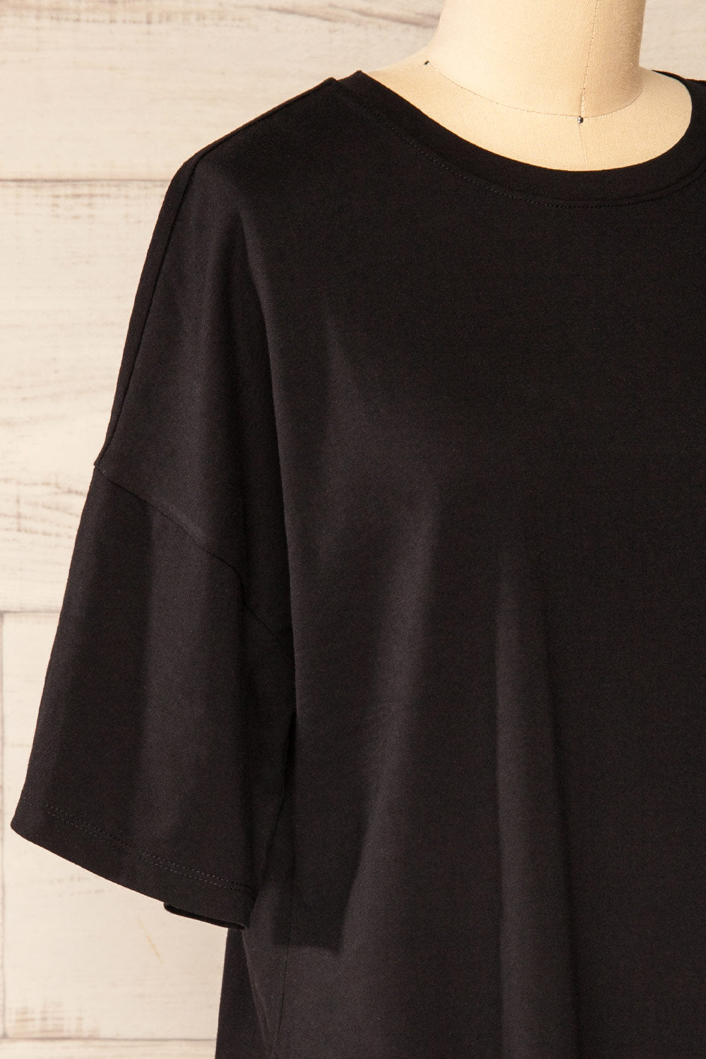 Cyli Black Crew Neck Oversized T-Shirt | La petite garçonne side close-up