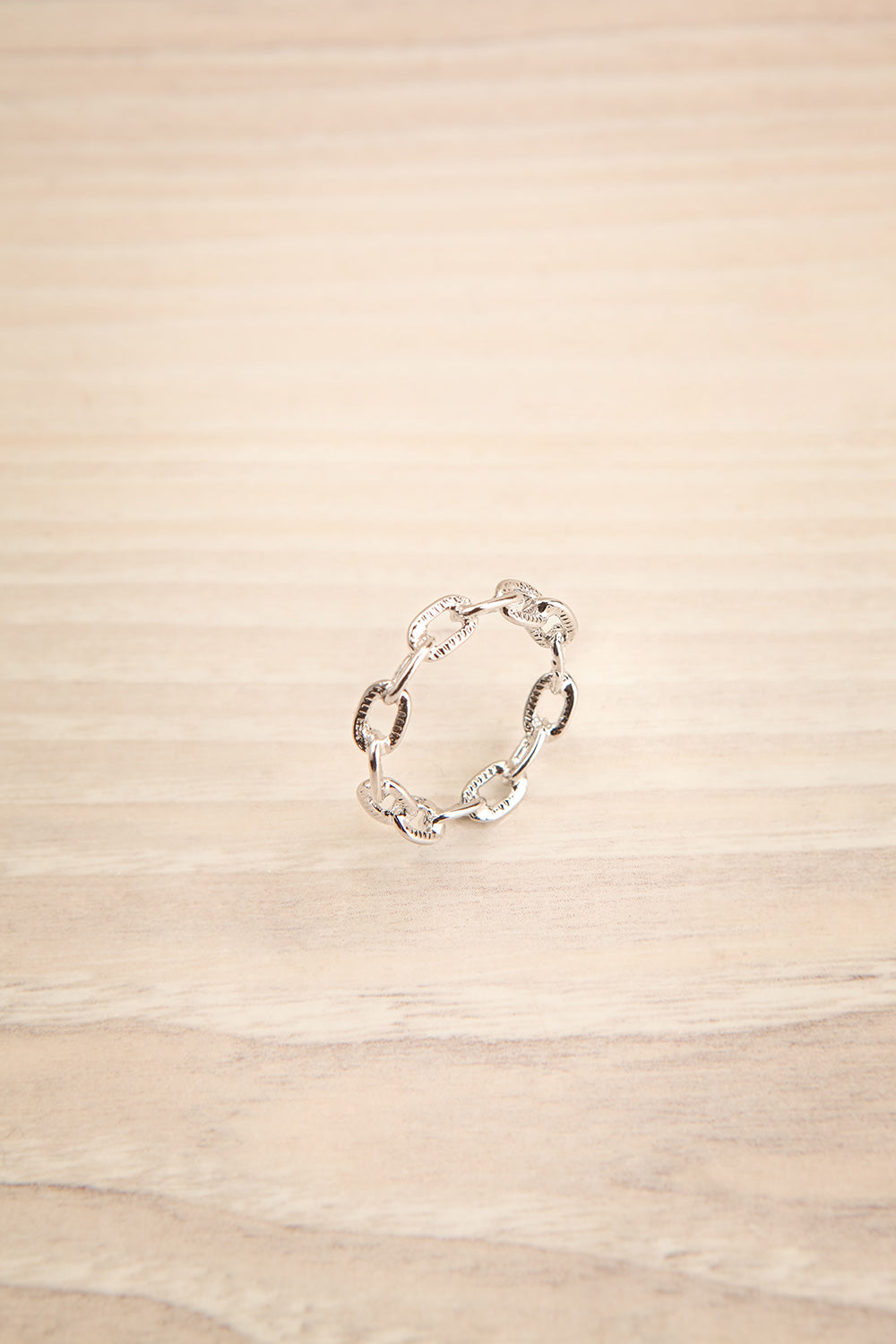 Czaplinek Argent Fine Chain Links Textured Ring | La Petite Garçonne