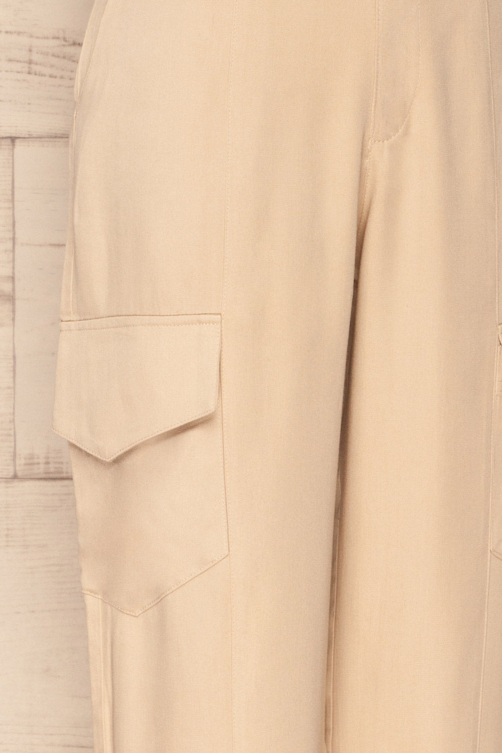 Czelads Sand Beige Cargo Pants pocket close up | La Petite Garçonne