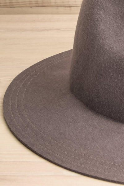 Darda Grey Wool Felt Fedora Hat brim close-up | La Petite Garçonne