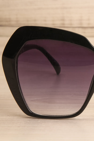 Deknepoll Black Oversized Sunglasses front close-up | La Petite Garçonne