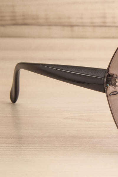 Deknepoll Grey Oversized Sunglasses arm close-up | La Petite Garçonne