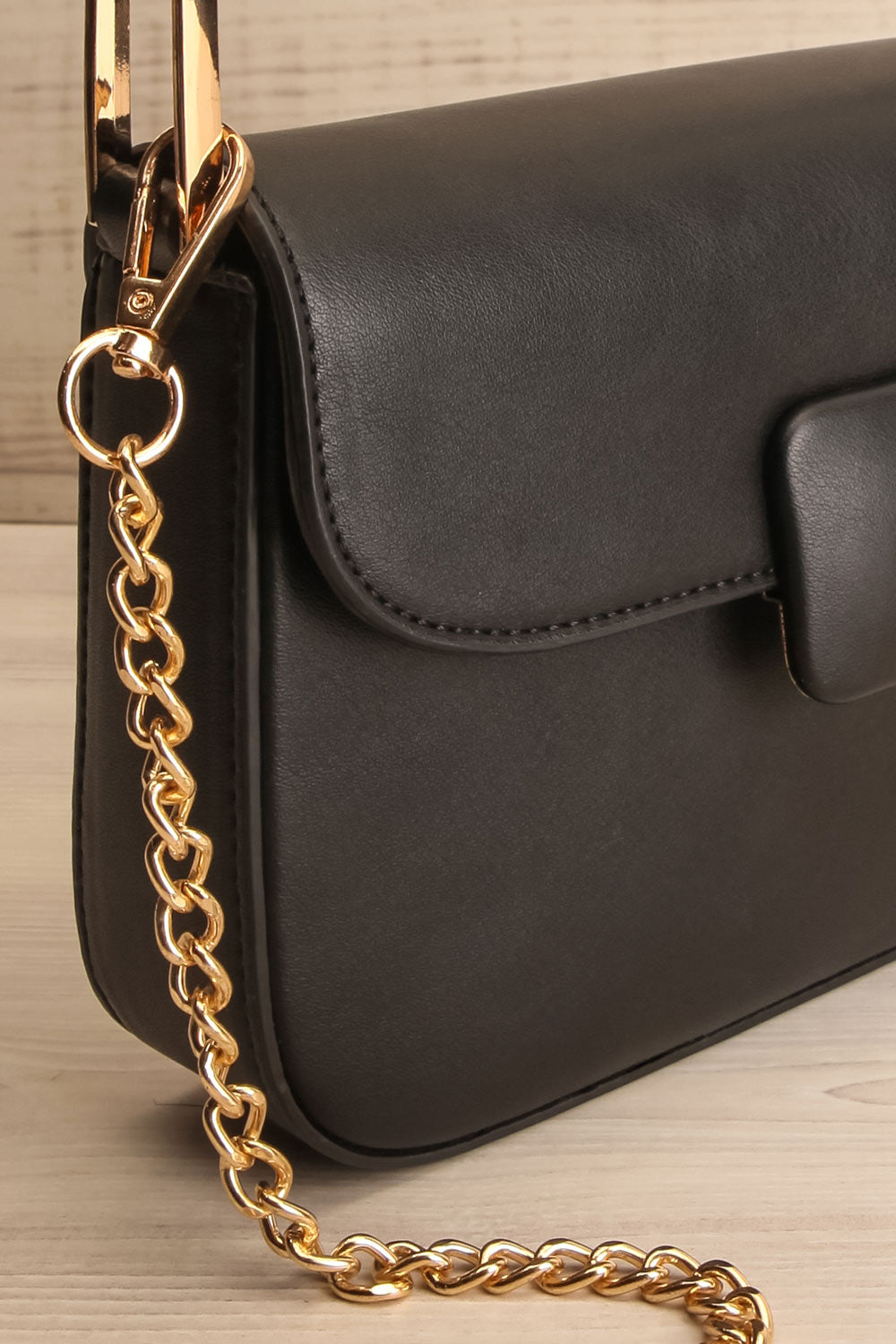 Delonix Shoulder Bag w/ Crossbody Strap | La petite garçonne side close-up