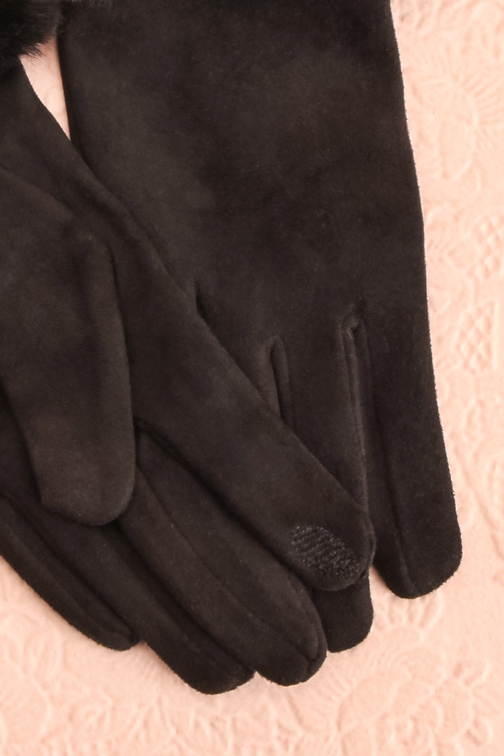 Derra Black Gloves with Faux-Fur Lining & Cuff finger close-up | Boutique 1861