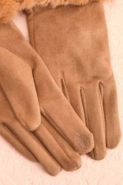 Derra Taupe Gloves with Faux-Fur Lining & Cuff finger close-up | Boutique 1861