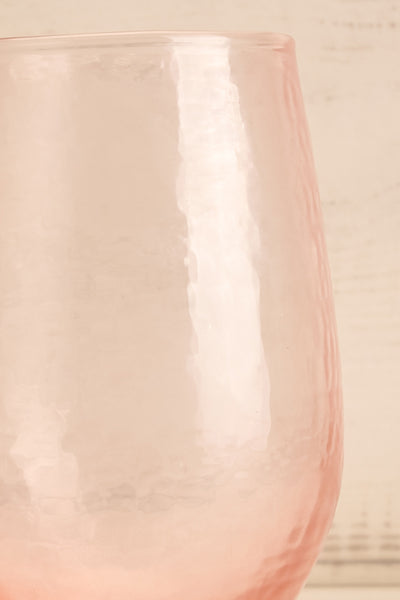 Developpe Pink Tinted Textured Beer Glass | La petite garçonne top close-up
