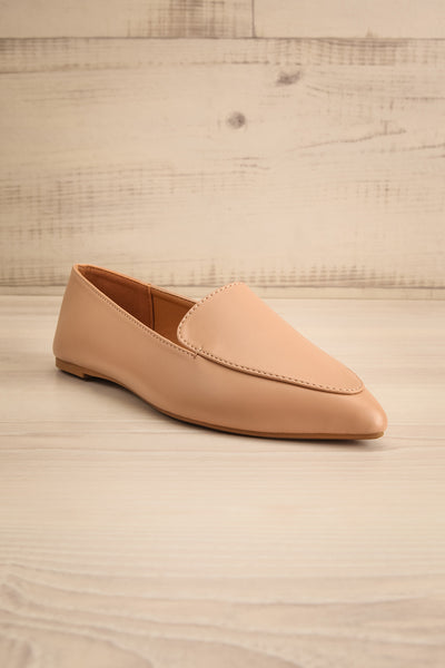 Dinteranthus Caramel Pointed Faux-Leather Loafers | La petite garçonne front view