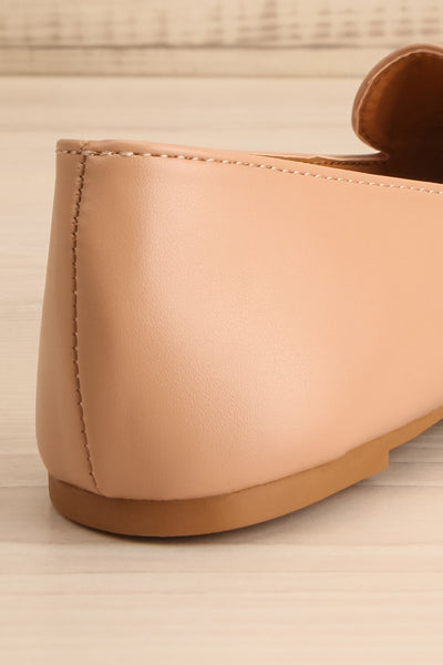 Dinteranthus Caramel Pointed Faux-Leather Loafers | La petite garçonne back close-up
