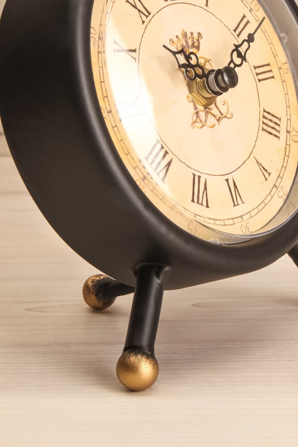 Dioxippe Desk Clock | Horloge | La Petite Garçonne Chpt. 2 side close-up