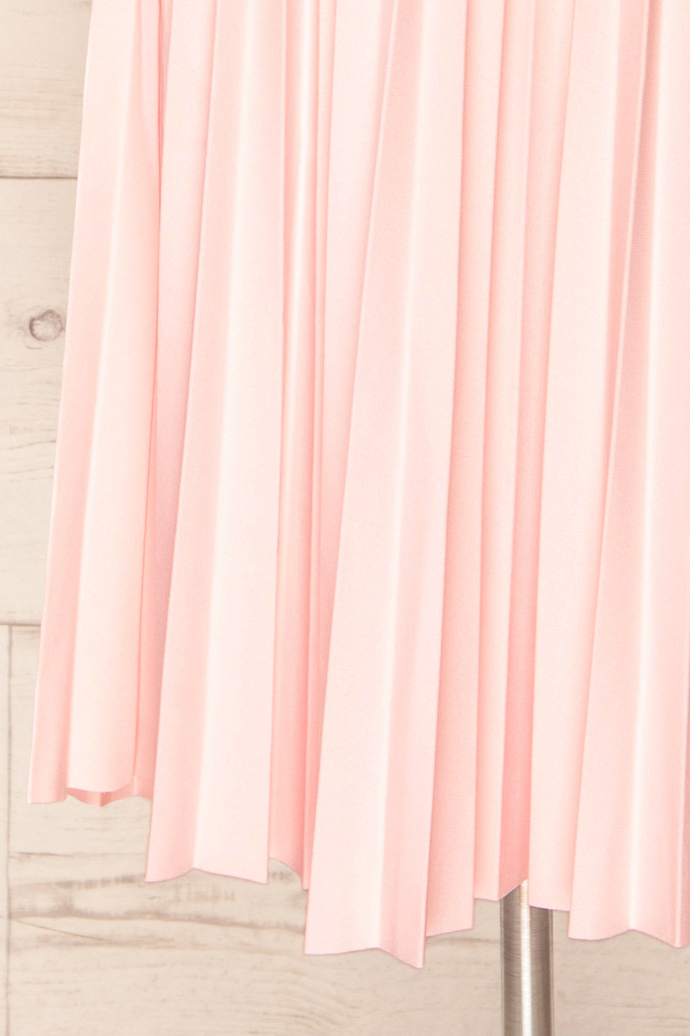 Doved Pink Pleated Midi Skirt w/ Elastic Waist | La petite garçonne bottom  