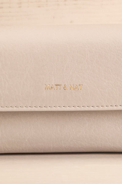 Drew Grey Matt & Nat Handbag | La petite garçonne logo close-up