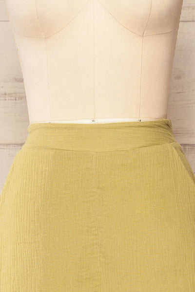 Dunedin Green High-Waisted Textured Shorts | La petite garçonne front close-up