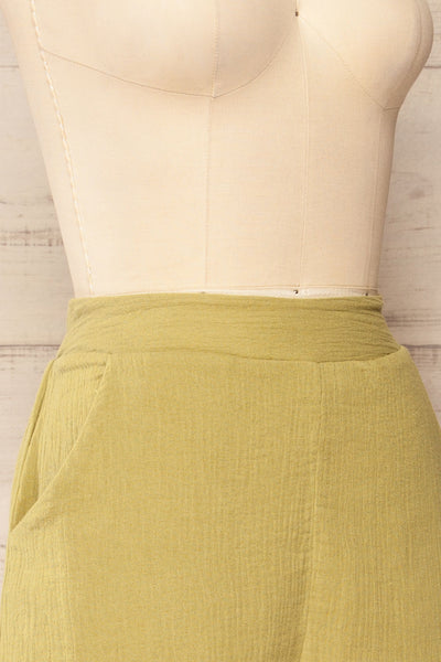 Dunedin Green High-Waisted Textured Shorts | La petite garçonne side close-up