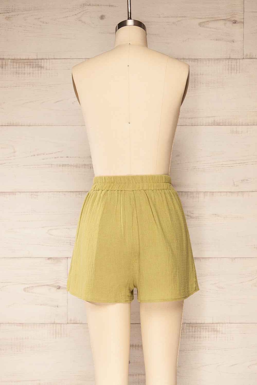 Dunedin Green High-Waisted Textured Shorts | La petite garçonne back view