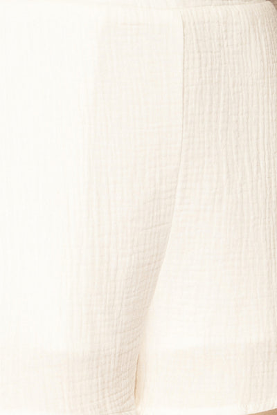Dunedin White High-Waisted Textured Shorts | La petite garçonne fabric