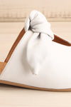 Ebelmen White Slip-On Sandals w/ Bow | La petite garçonne side close-up