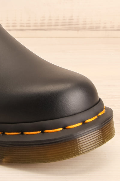 Edimbourg Vegan Black Chelsea Boots front close-up | La Petite Garçonne Chpt. 2