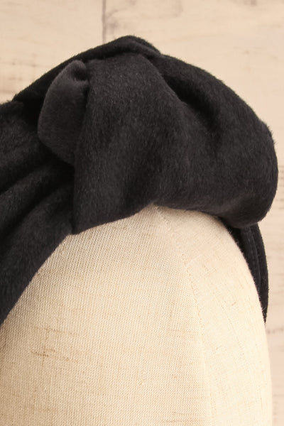 Eelsa Navy Knotted Wool Headband | La petite garçonne close-up