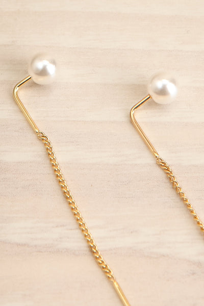 Elba Gold Thread Through Earrings w/ Pearl | La petite garçonne close-up