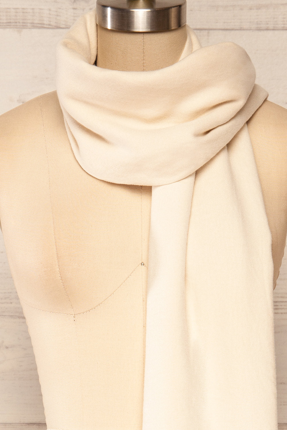 Epanouissement Ivory Soft Knit Scarf | La petite garçonne shoulder close up