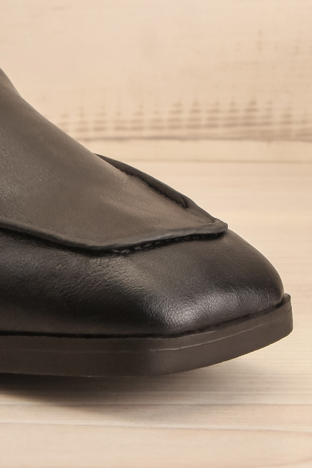 Erick Matte Black Loafers | La petite garçonne front close-up