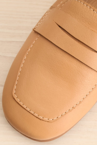 Faith Beige Leather Loafers | La petite garçonne flat close-up