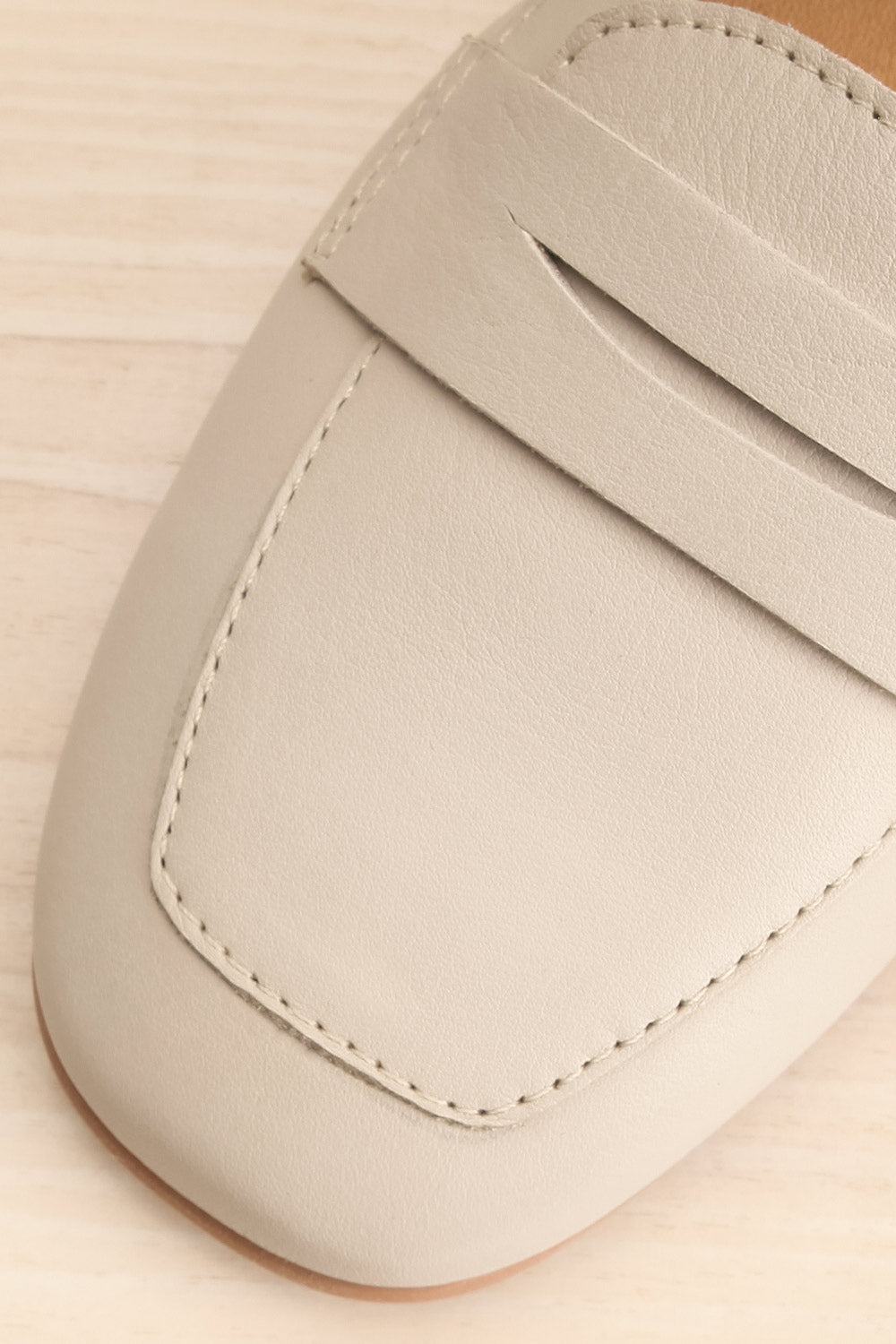 Faith Grey Leather Loafers | La petite garçonne flat close-up