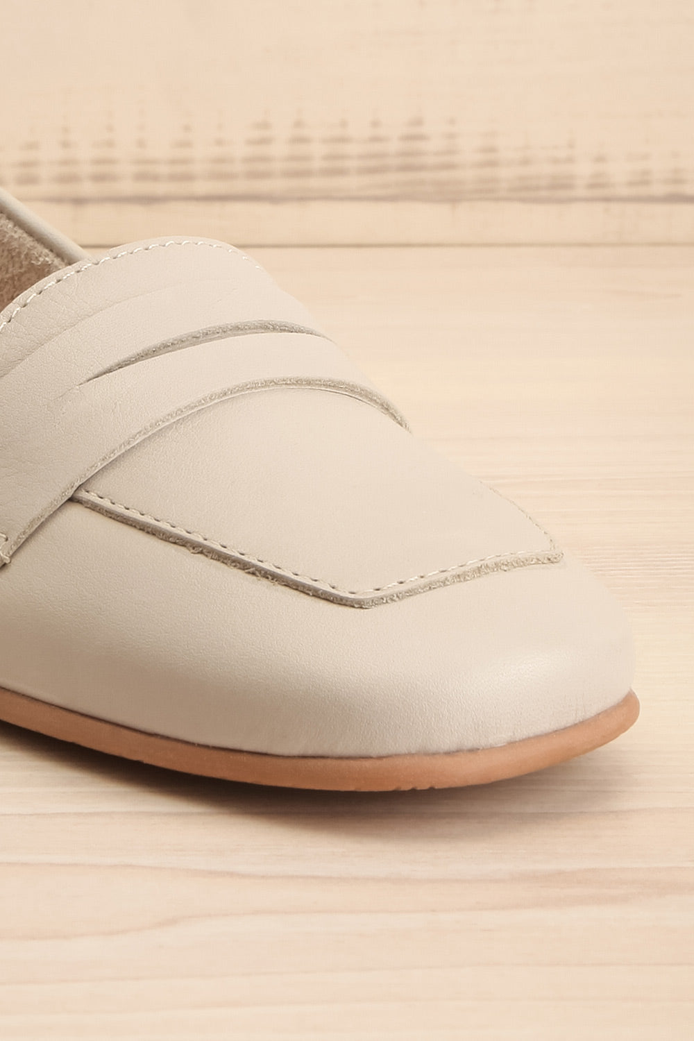 Faith Grey Leather Loafers | La petite garçonne front close-up