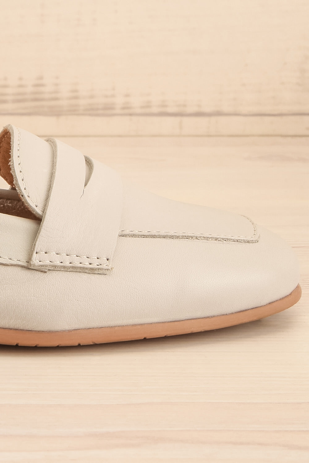 Faith Grey Leather Loafers | La petite garçonne side front close-up