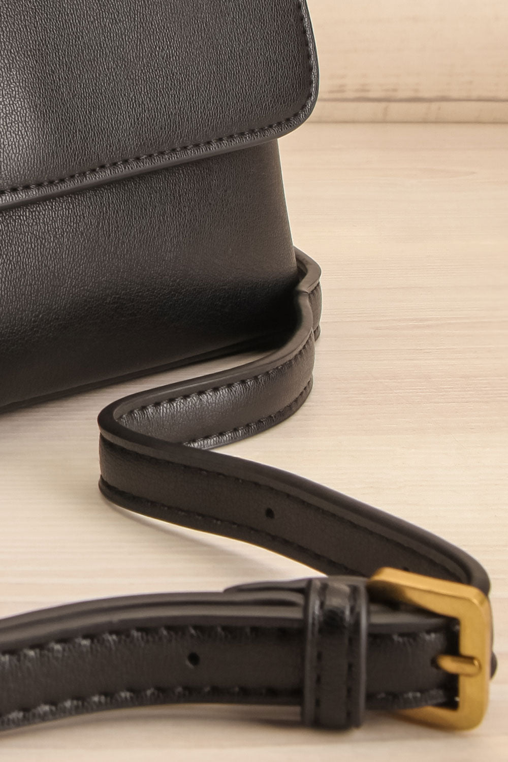 Faiwer Black Shoulder Bag w/ Removable Strap | La petite garçonne strap close-up