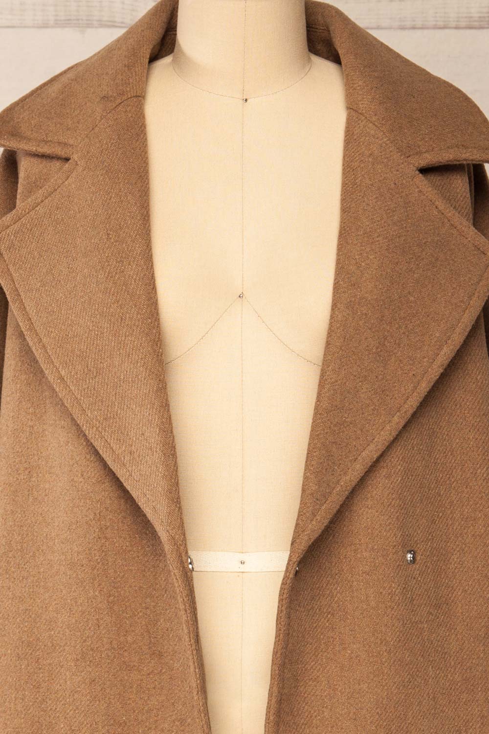 Faksfjord Taupe Trench Coat w/ Belt | La petite garçonne open close-up