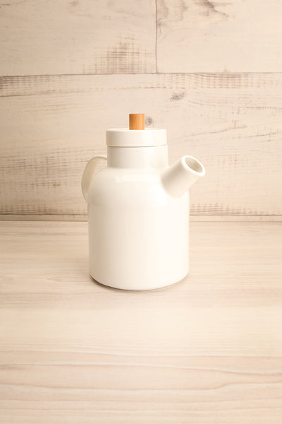 Falconet White Ceramic Teapot | La Petite Garçonne Chpt. 2